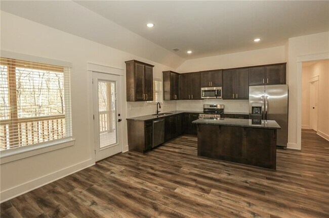 Building Photo - 12 Celtic Dr