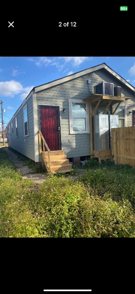 Building Photo - 1306 Deslonde St