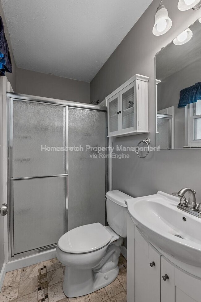 Building Photo - 33 Pershing Lake Dr