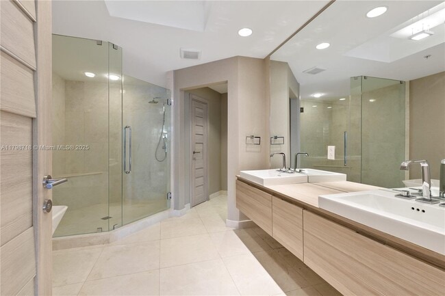 Building Photo - 17301 Biscayne Blvd