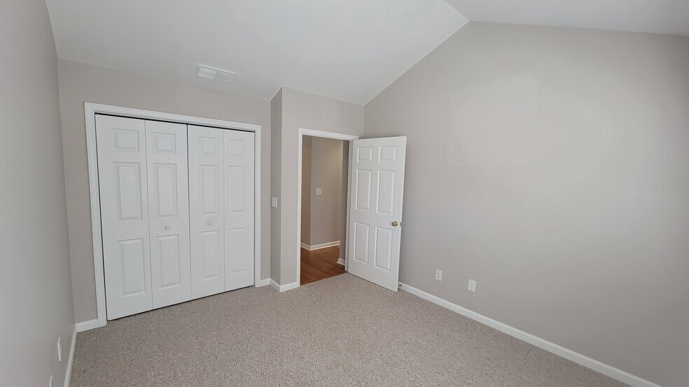 Building Photo - 905 Somerton Pl