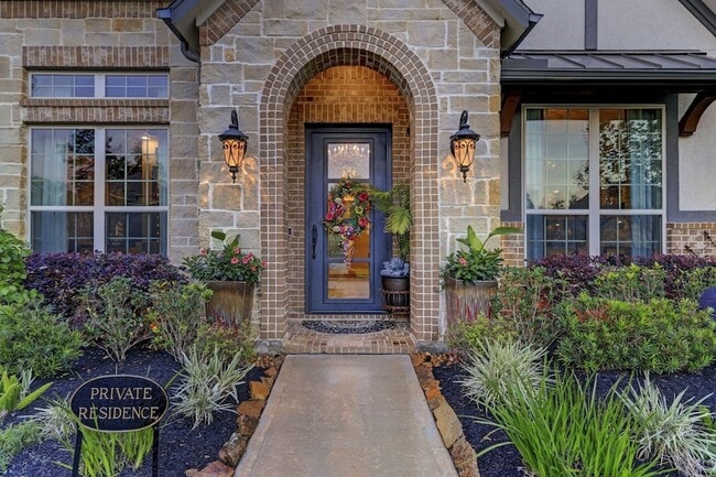 Building Photo - 5911 Vineyard Creek Ln