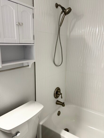 Building Photo - 115 Springwood Cir