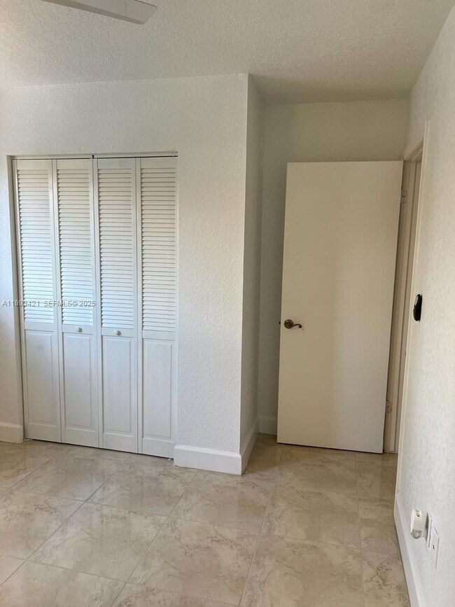 Building Photo - 2670 W 76th St