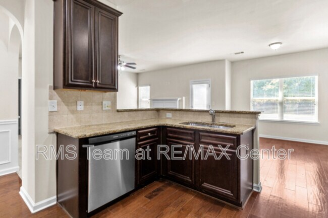 Building Photo - 3379 Gardenside Walk SW