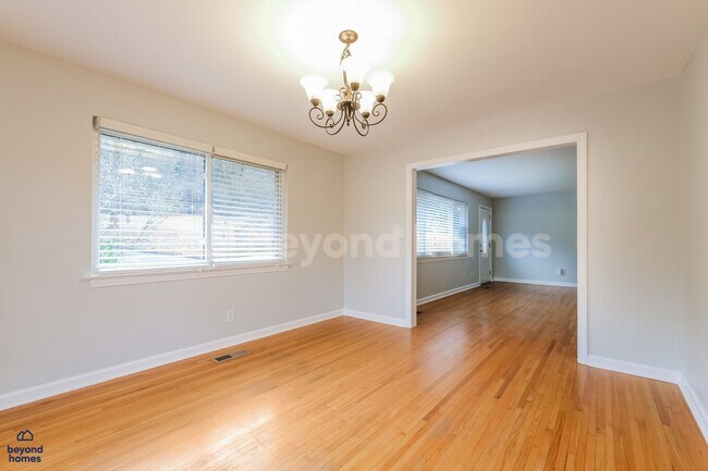 Building Photo - Amazing Move-In Ready 3-Bed 3-Bath Home - Looking for You!