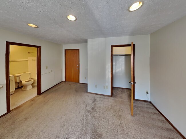 Building Photo - 49 E 14th Ave
