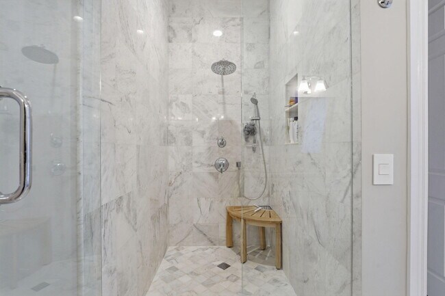 Building Photo - 921 Osceola Dr