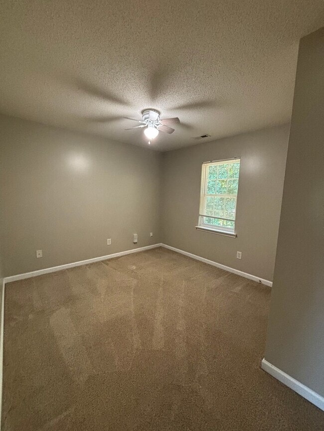 Building Photo - Spacious 3 bedrooms 2 ½ bath home in Rolli...