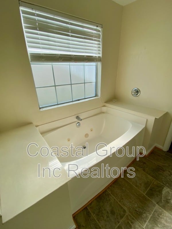 Building Photo - 3740 Purebred Dr