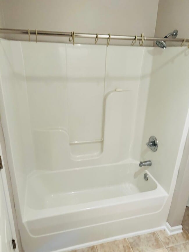 Building Photo - Fresh Updated Interior, Close to Fort Riley