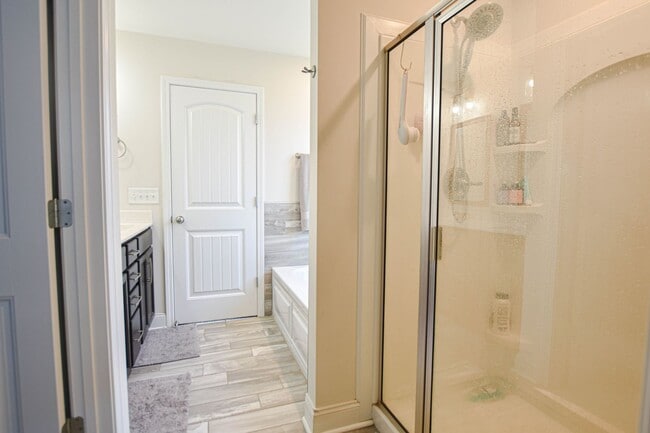 Building Photo - Pet Friendly Four Bedroom with Basement!