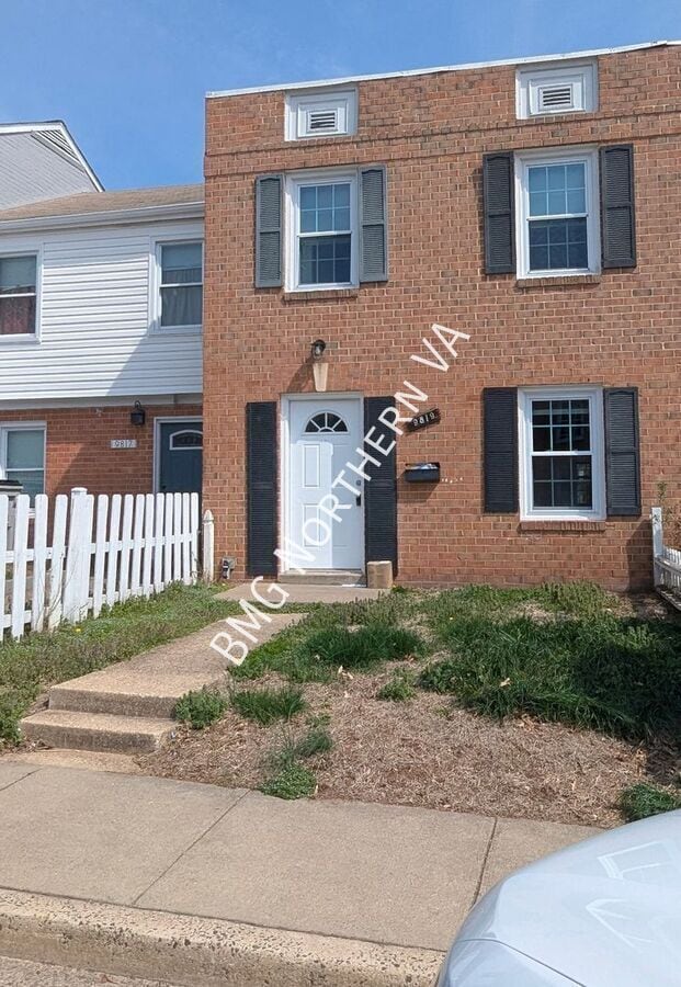 Building Photo - 9819 Town Ln