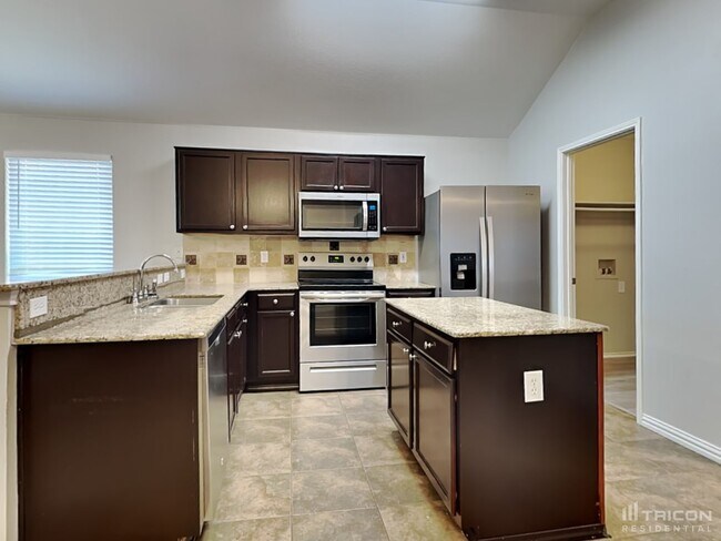 Building Photo - 1704 Bob Dr