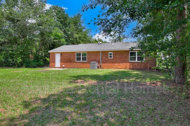 Building Photo - 2404 Southdale Dr
