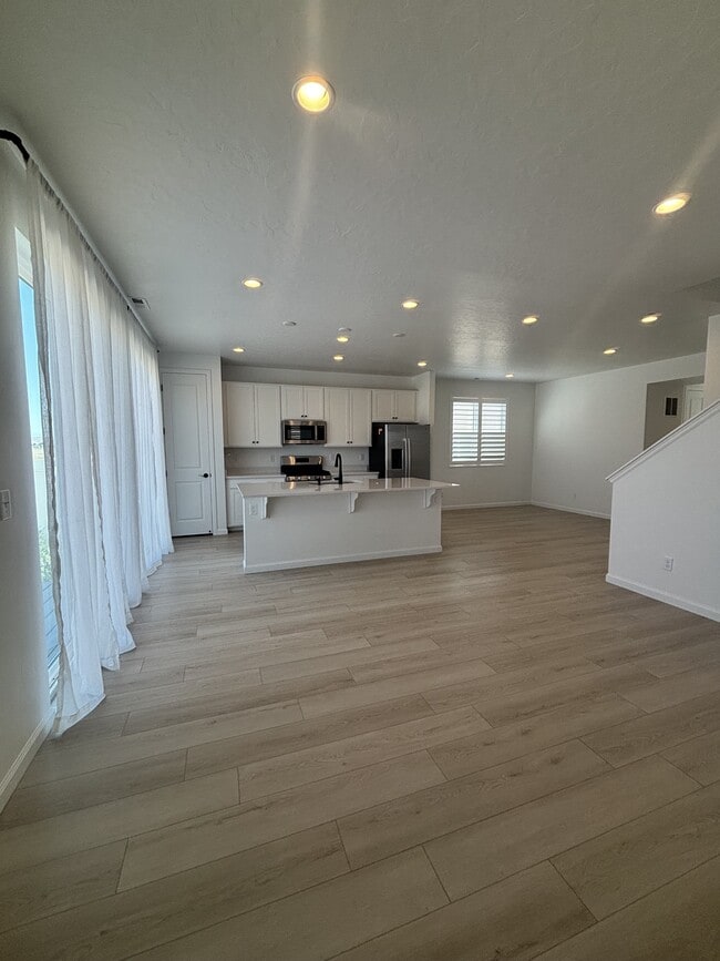 Building Photo - 5516 N Solo St