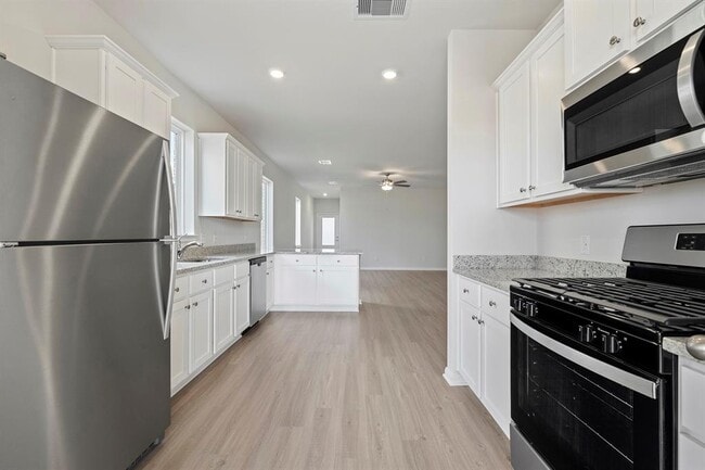 Building Photo - 1031 Rosewood Trl