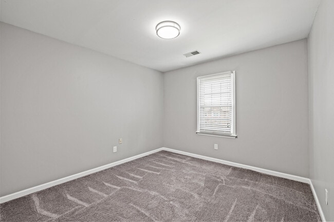 Building Photo - 2152 Sallee Dr