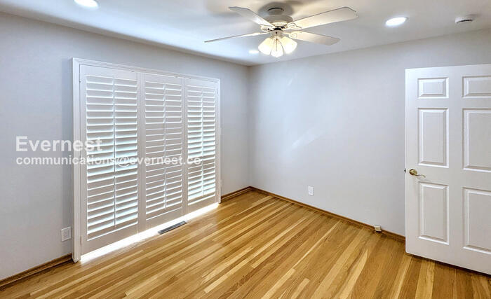 Building Photo - 736 Durshire Way