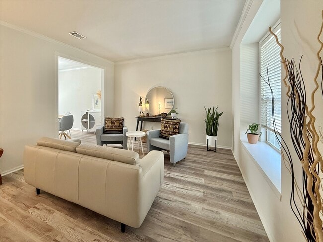 Building Photo - 2 Twin Feather Pl