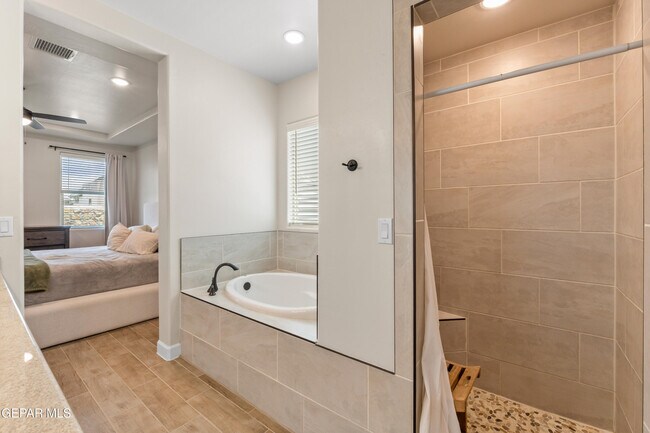 Building Photo - 828 Paseo Solar Dr