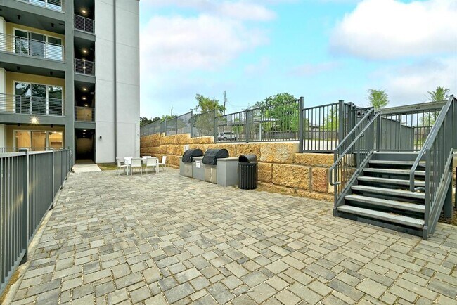 Building Photo - 4801 Springdale Rd