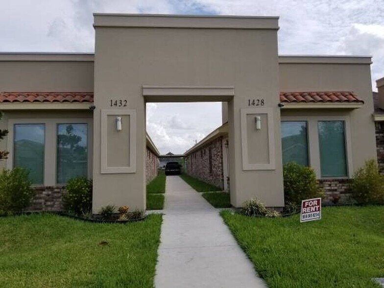 Entrance of the Duplex - 1428 Leann Rimes Rd