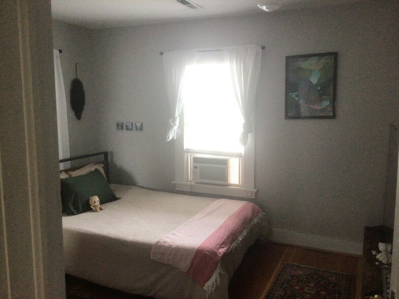 Building Photo - 1615 SE 37th Ave