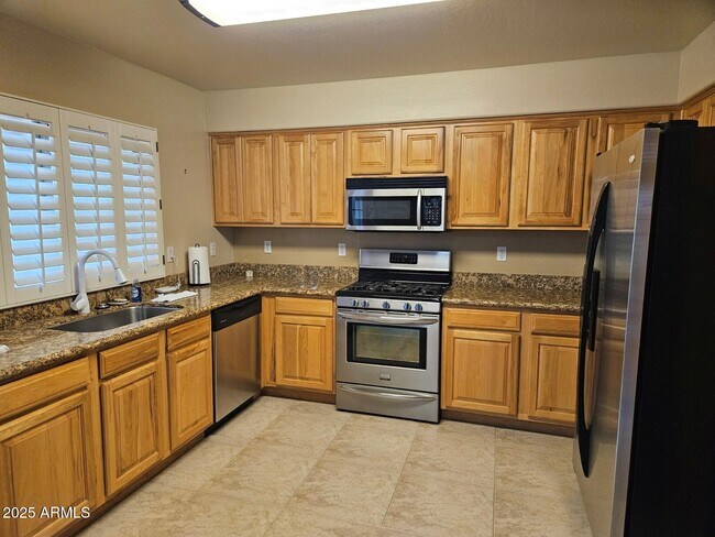 Building Photo - 16833 W Bradford Way