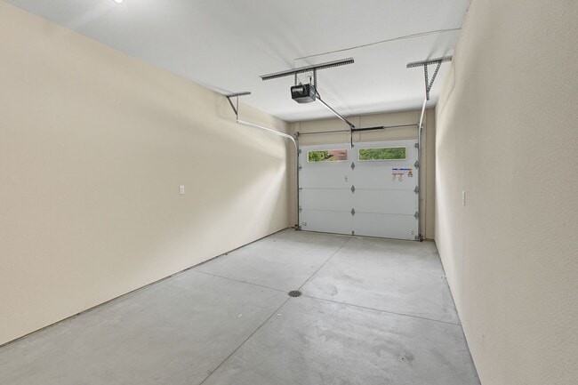 Building Photo - 105 E Ensey St