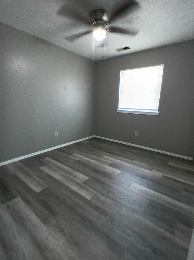 Building Photo - 107 W Campbell Dr