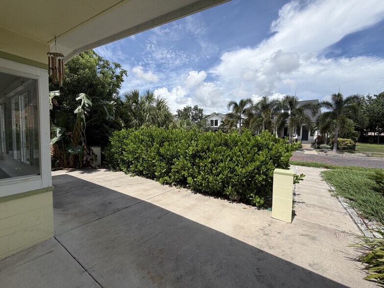 Building Photo - 2 Bed/2 Bath