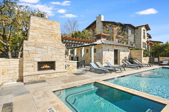 Building Photo - Lovely Hillside Condo on 2222