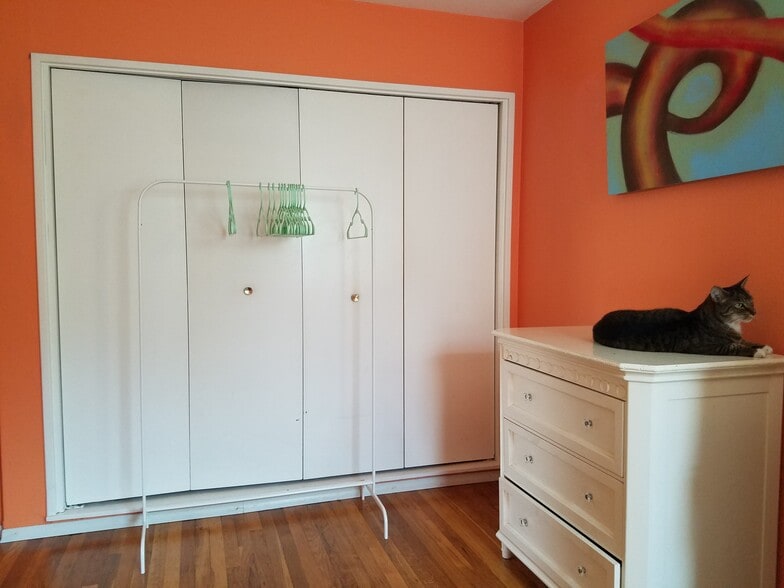 The closet works! This is the rack I provided for AirBnB guests - 5055 NE 87th Ave