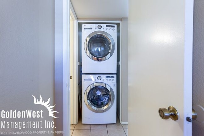 Building Photo - Spacious 2Bdm 2Ba Condo at LakeBrook Villas