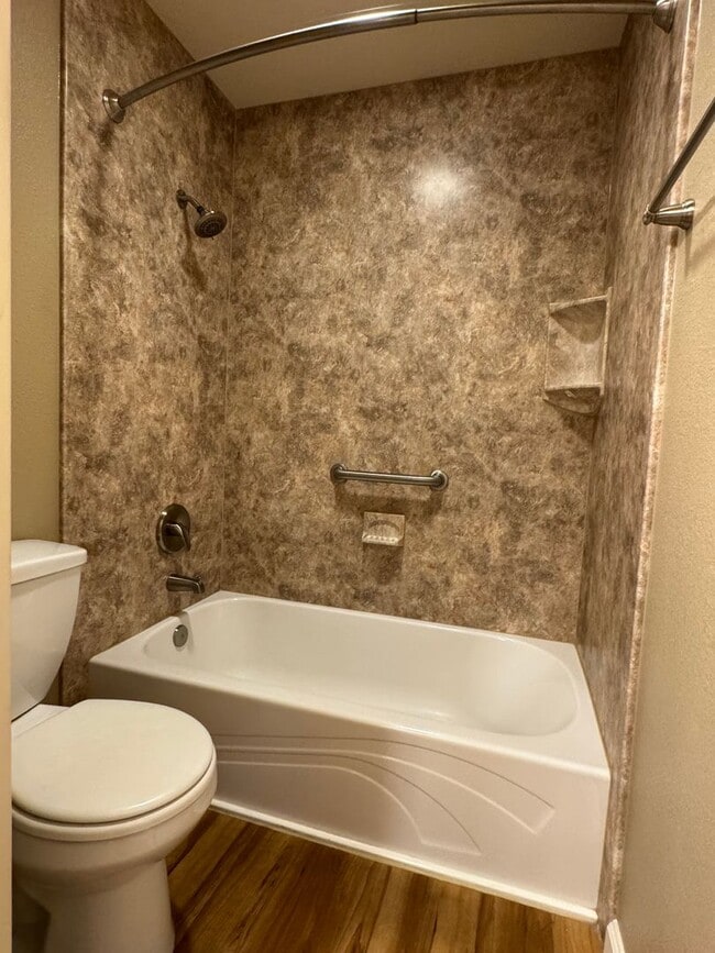 Building Photo - Nicely updated condo in Cirby Woods III