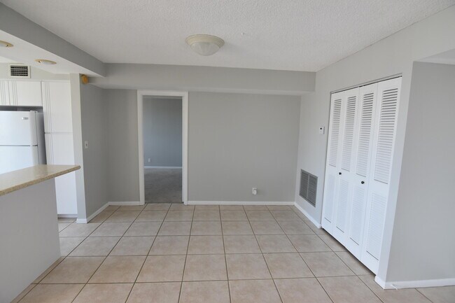 Building Photo - 1236 Hillsboro Mile