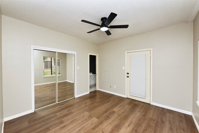 Building Photo - 2023 Gentryside Dr