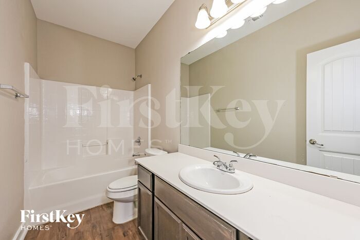 Building Photo - 708 Woodcrest Dr