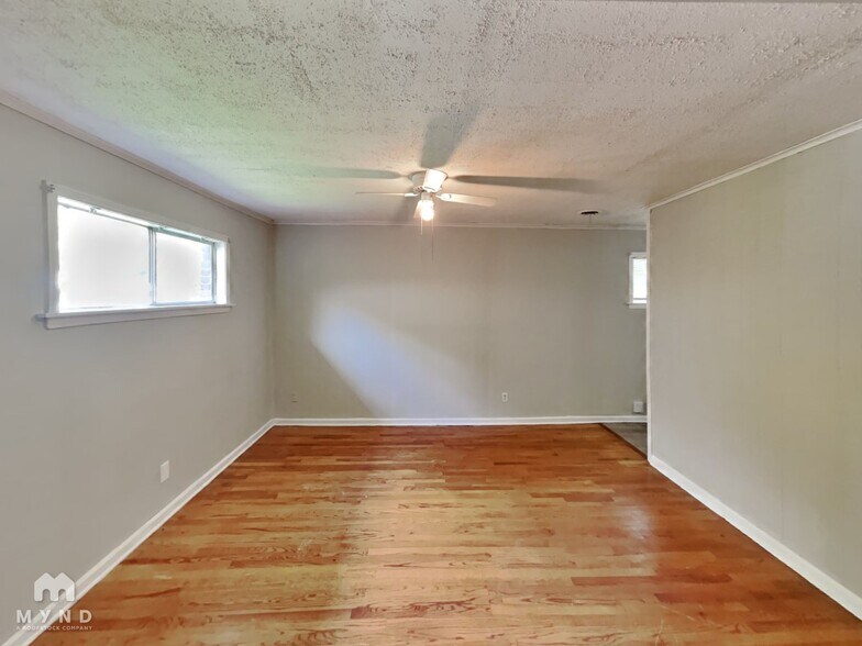 Building Photo - 1402 Moss Point Dr