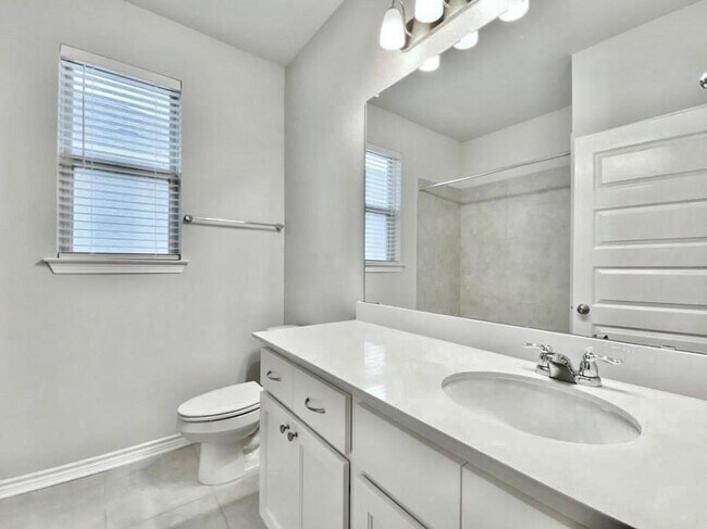 Building Photo - 816 Alta Wy