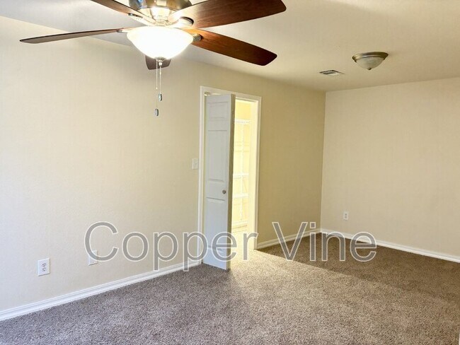 Building Photo - 930 Button Rock Dr