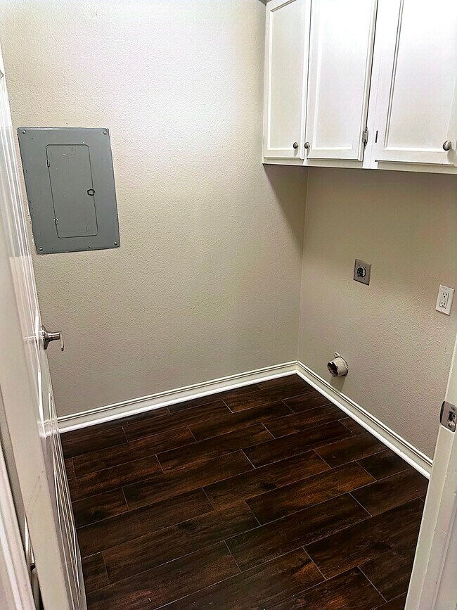Building Photo - 9610 Balsa Dr