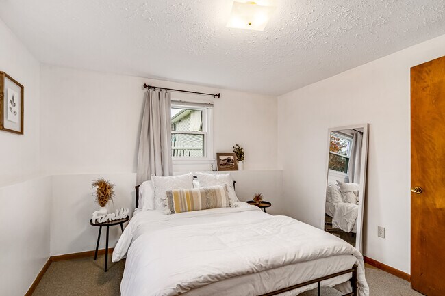 Building Photo - 13 James Ave