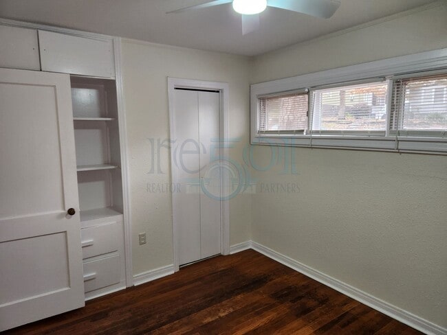 Building Photo - N Elm Duplex (200-202)