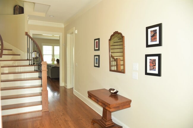 Building Photo - Beautiful, Spacious 4 bedroom 3 bath home ...