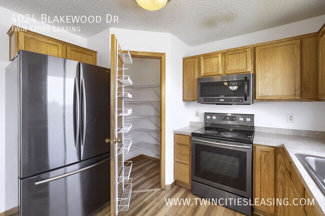 Building Photo - 4024 Blakewood Dr