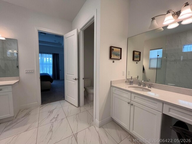 Building Photo - 5663 St Armands Way