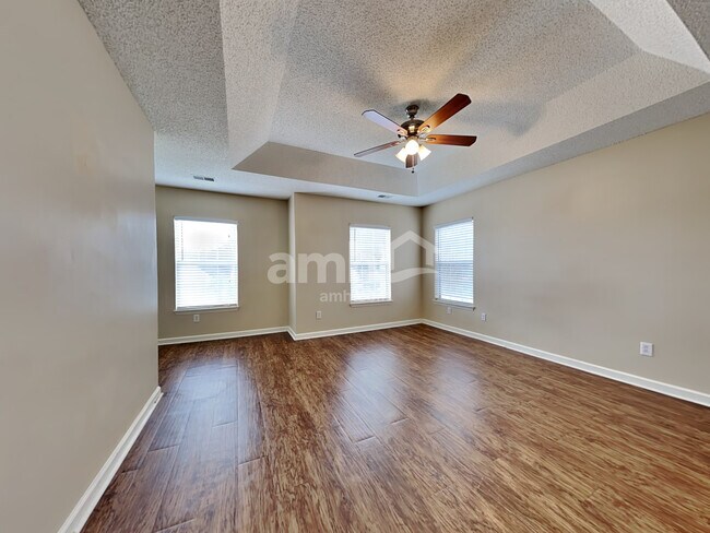 Building Photo - 104 Creekside Drive