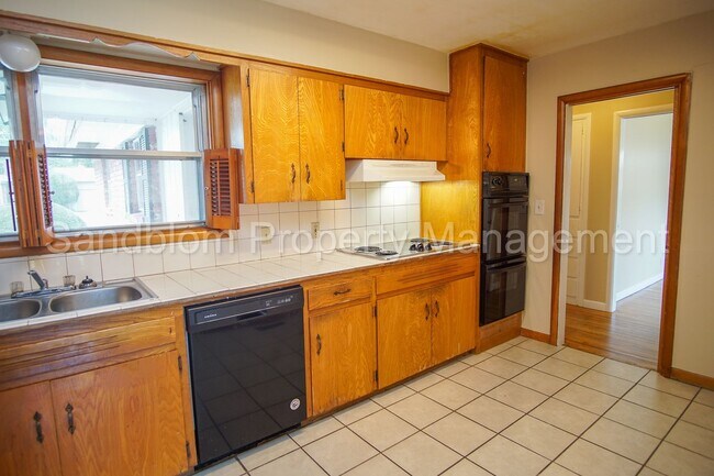 Building Photo - 5344 E 27th St